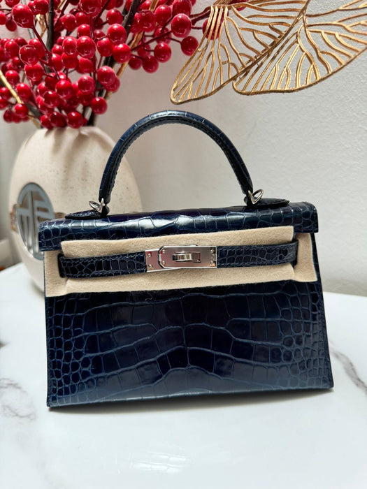 Hermes Kelly 20 in Bleu Sapphire Shiny Alligator Phw C