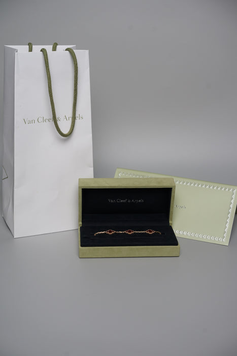 VCA Vintage Alhambra 5 Motif Bracelet in Yellow Gold, Carnelian