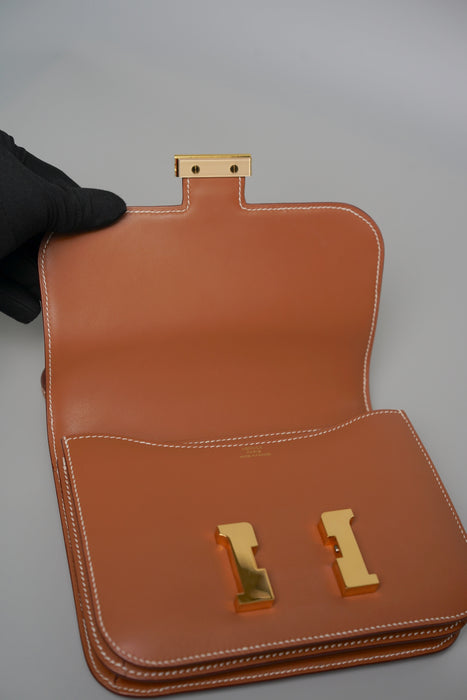 Hermes Constance 18 in Gold Swift Ghw