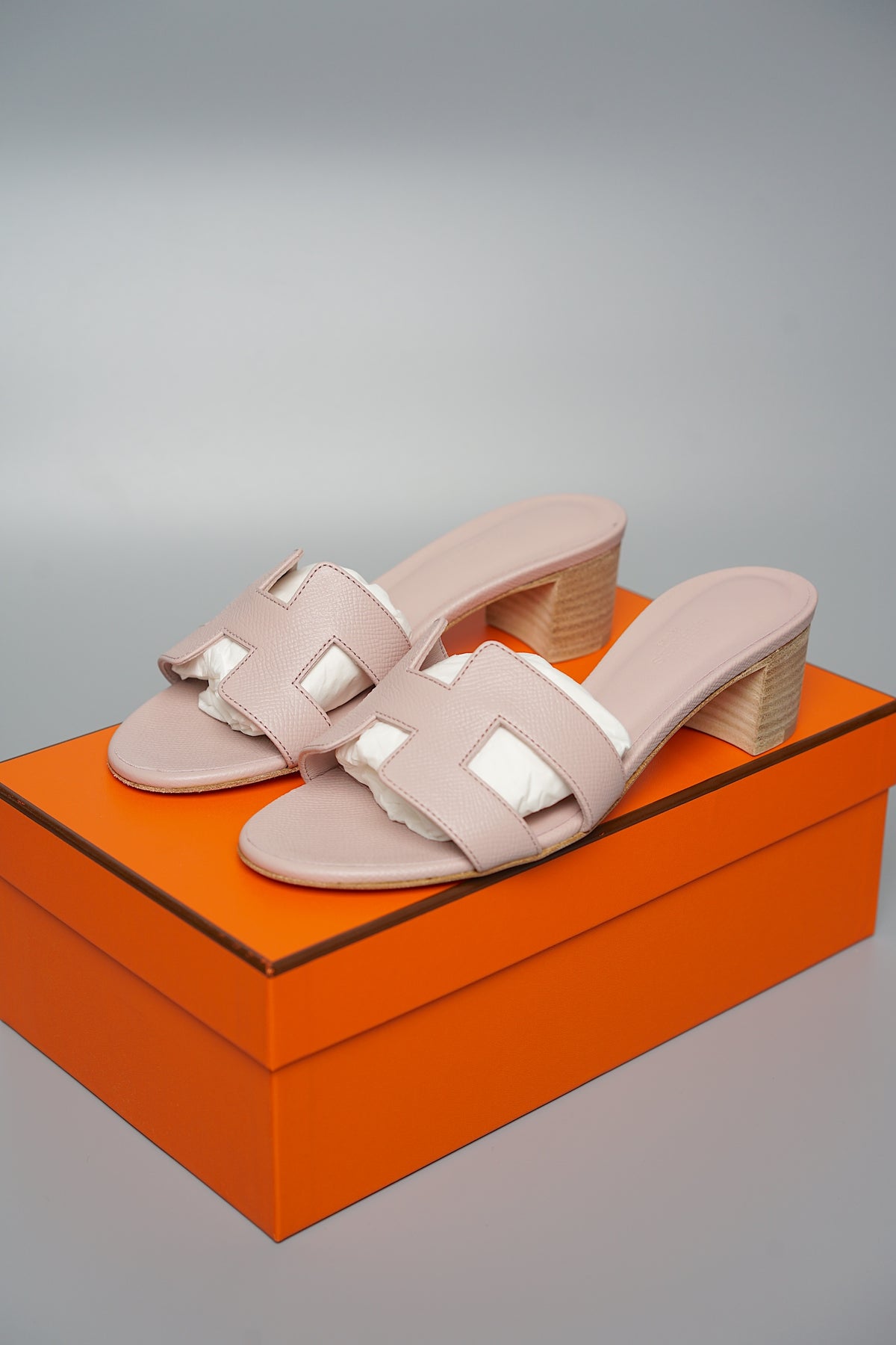 Hermes Oasis Sandals in Rose Porcelaine Size 35.5 (Brand New