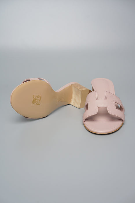 Hermes Oasis Sandals in Rose Porcelaine Size 35.5 (Brand New)