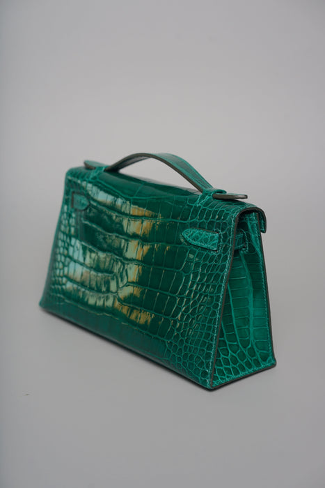 Hermes Kelly Pochette in Vert Emerald Shiny Alligator Ghw