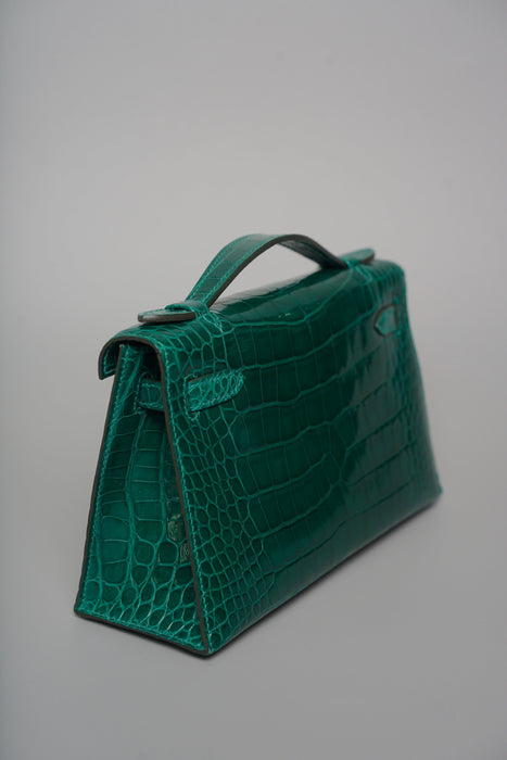 Hermes Kelly Pochette in Vert Emerald Shiny Alligator Ghw