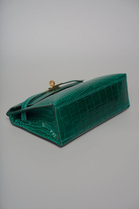 Hermes Kelly Pochette in Vert Emerald Shiny Alligator Ghw