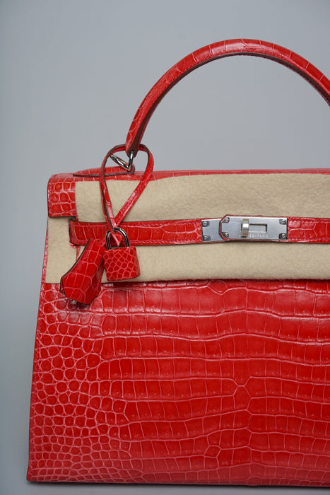 Hermes Kelly 32 in Geranium Shiny Porosus Phw