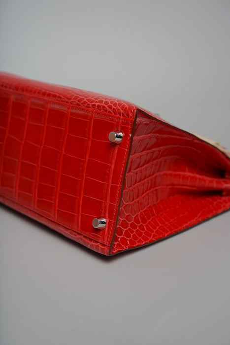 Hermes Kelly 32 in Geranium Shiny Porosus Phw