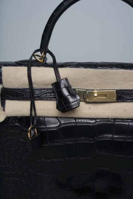 Hermes Kelly 35 in Noir Matte Alligator Ghw