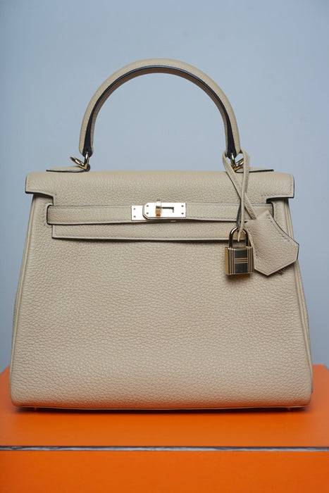 Hermes Kelly 25 in Trench Togo Permabrass (Brand New)