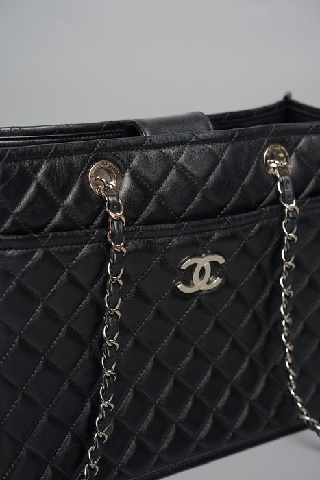 Chanel Black Distressed Calfskin Tote in Shw