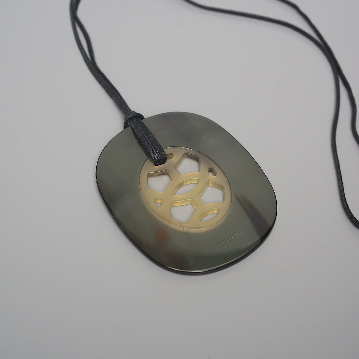 Hermes Lift Pendant in Natural Buffalo Horn– orangeporter