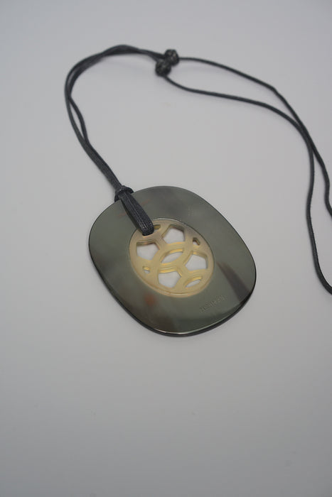 Hermes Lift Pendant in Natural Buffalo Horn