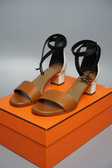 Hermes Manege Sandals in Natural/Blanc/Noir Phw Size 36