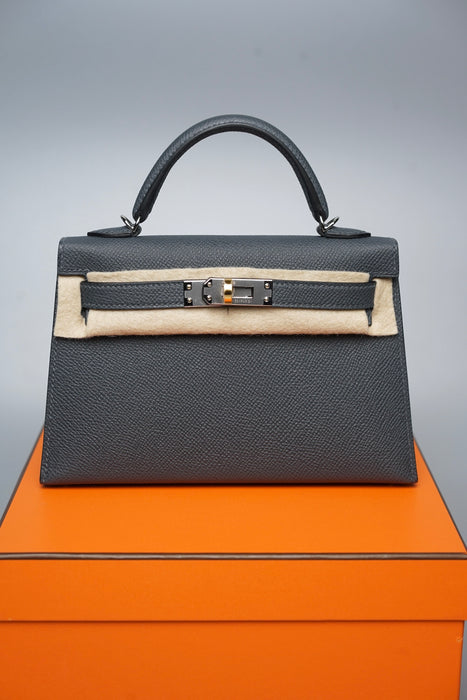 Hermes Kelly 20 in Gris Misty Electrum (Brand New)