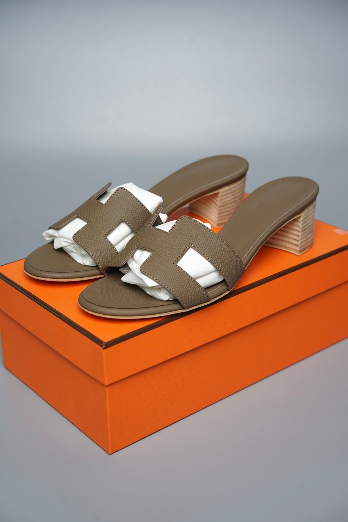 Hermes Oasis Sandals in Etoupe Size 38 (Brand New)– ORANGEPORTER