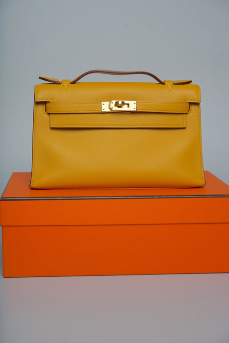 Hermes Kelly Pochette in Jaune Ambre Swift Ghw
