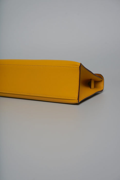 Hermes Kelly Pochette in Jaune Ambre Swift Ghw