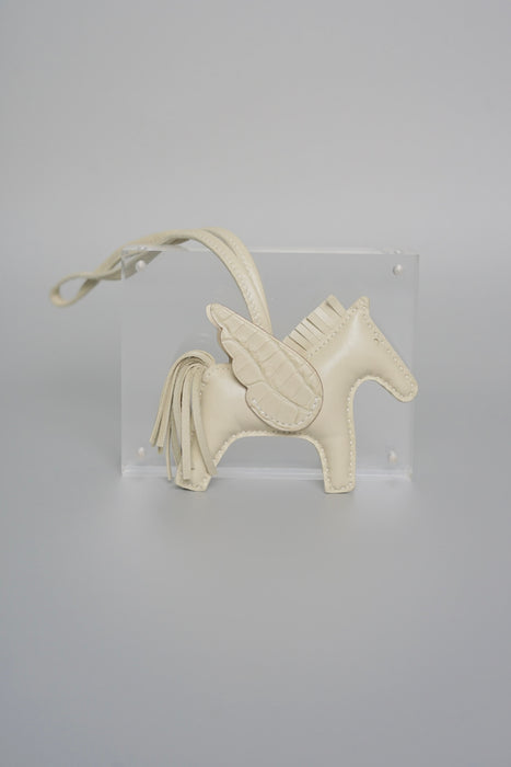 Hermes Rodeo Pegasus Charm PM in Craie/Nata/Beton Alligator Touch