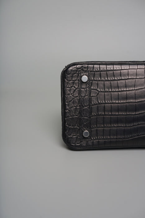Hermes Birkin 25 in Black matte niloticus Phw (Brand New)