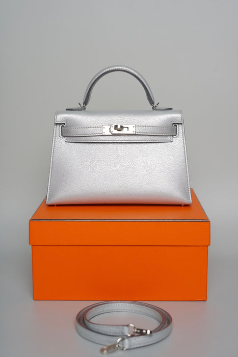 Hermes Kelly 20 in Gris Argente Chevre Phw