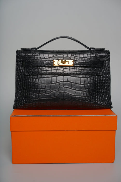 Hermes Kelly Pochette in Noir Matte Alligator Ghw