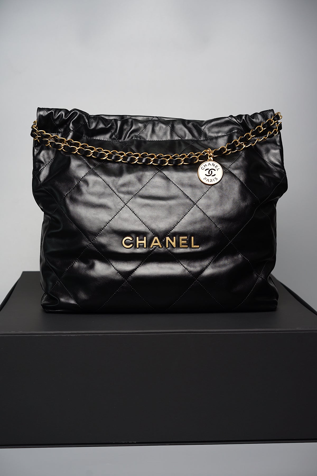 Chanel 22 medium GHW