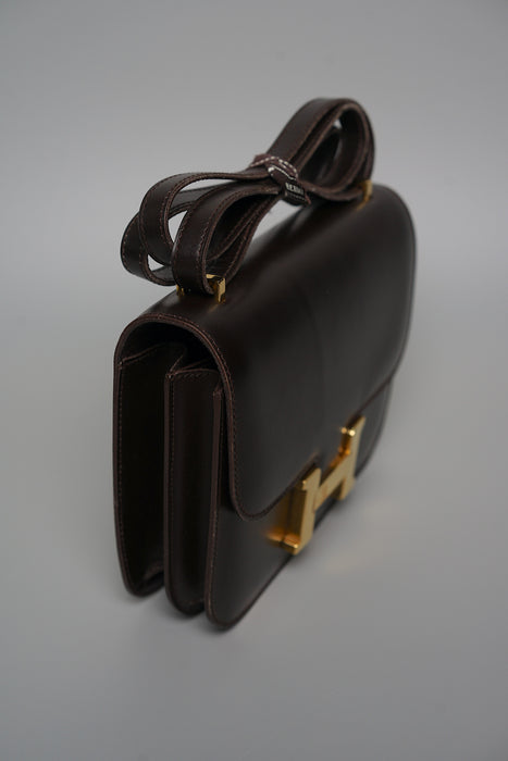 Hermes Constance 18 in Chocolate Ghw