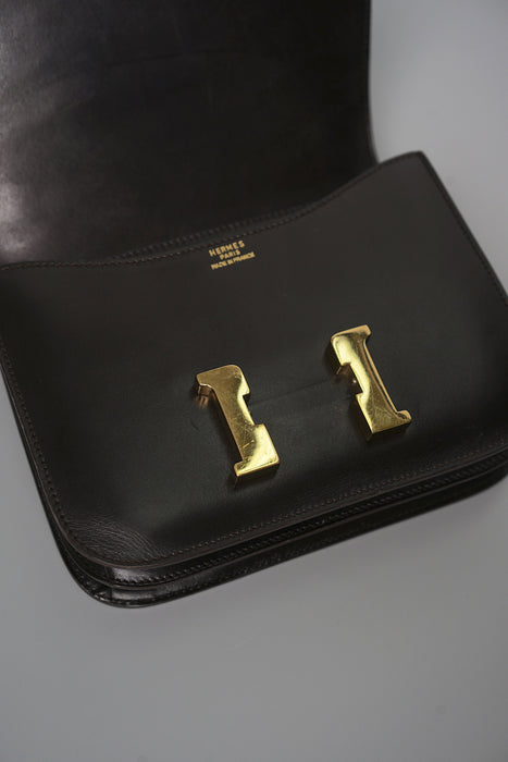 Hermes Constance 18 in Chocolate Ghw