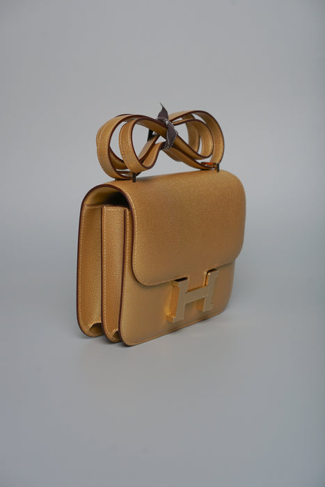 Hermes Constance 18 in Dore Chevre Chamklight Permabrass (Brand New)