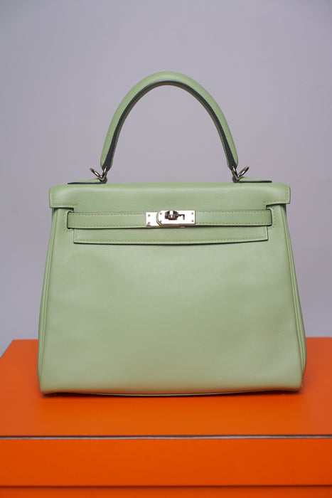 Hermes Kelly Retourne 25 in Vert Criquet Phw