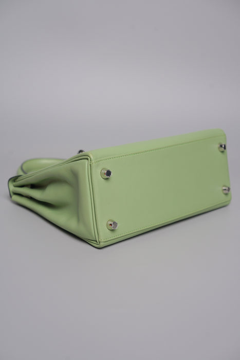 Hermes Kelly Retourne 25 in Vert Criquet Phw