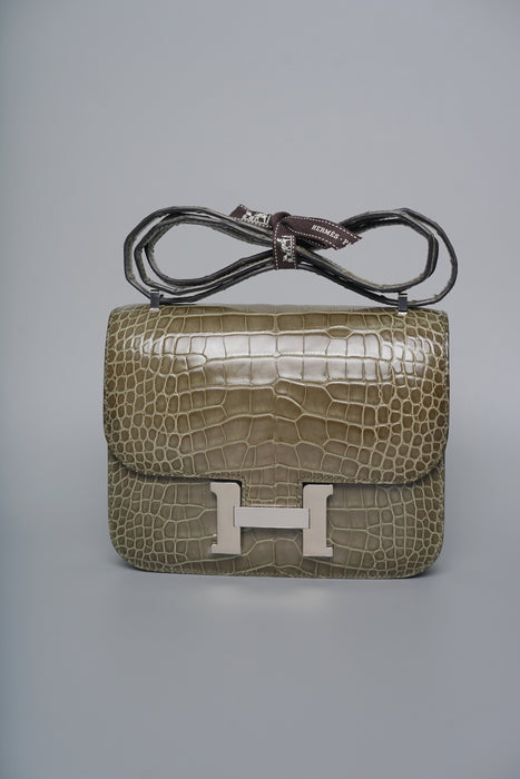 Hermes Constance 18 in Gris T Shiny Alligator Phw