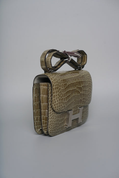 Hermes Constance 18 in Gris T Shiny Alligator Phw