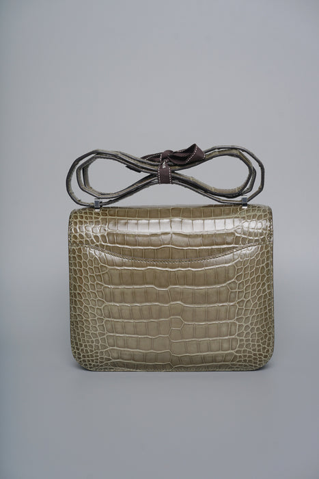 Hermes Constance 18 in Gris T Shiny Alligator Phw