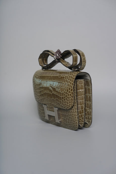 Hermes Constance 18 in Gris T Shiny Alligator Phw
