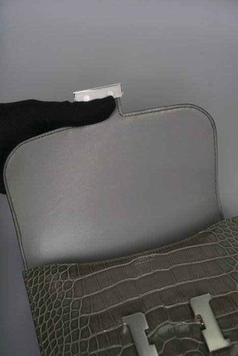 Hermes Constance 18 in Gris T Shiny Alligator Phw
