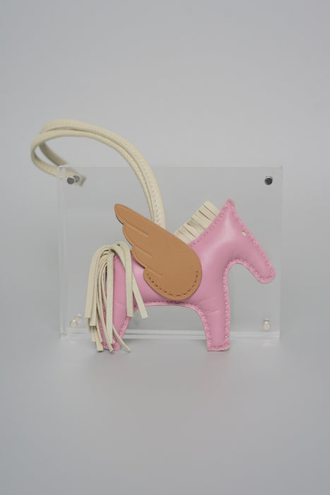 Hermes Rodeo Pegase Charm PM in Mauve Sylvestre/Craie/Chai Milo Lambskin