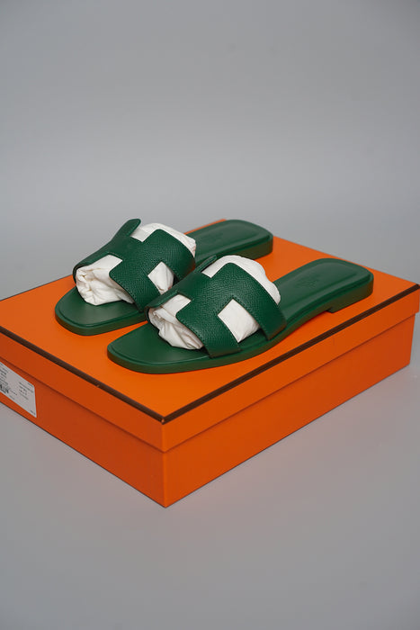 Hermes Oran Sandals in Vert Cactus Size 35.5 (Worn once)