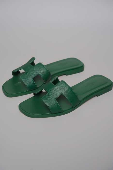 Hermes Oran Sandals in Vert Cactus Size 35.5 (Worn once)