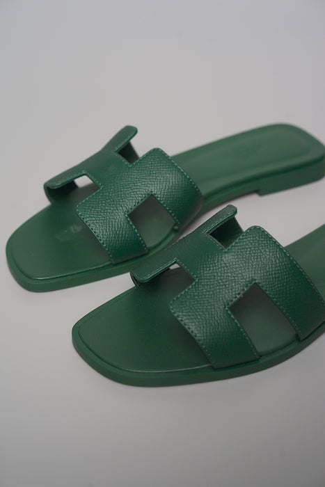 Hermes Oran Sandals in Vert Cactus Size 35.5 (Worn once)