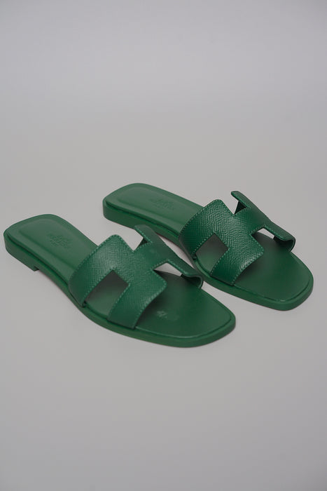 Hermes Oran Sandals in Vert Cactus Size 35.5 (Worn once)