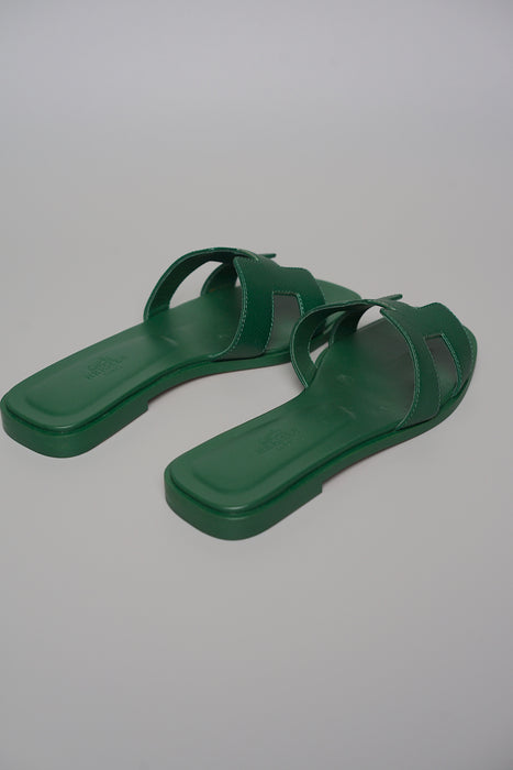 Hermes Oran Sandals in Vert Cactus Size 35.5 (Worn once)