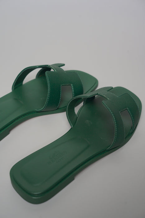 Hermes Oran Sandals in Vert Cactus Size 35.5 (Worn once)