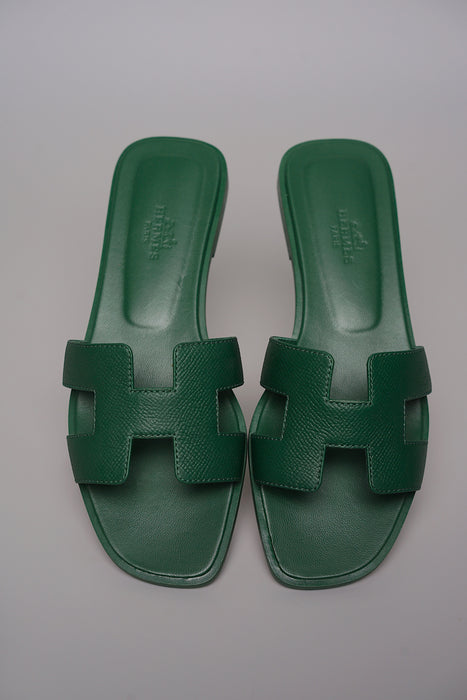 Hermes Oran Sandals in Vert Cactus Size 35.5 (Worn once)