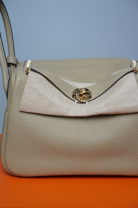Hermes Lindy 26 in Trench Ghw (Brand New)
