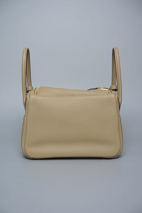 Hermes Lindy 26 in Trench Ghw (Brand New)