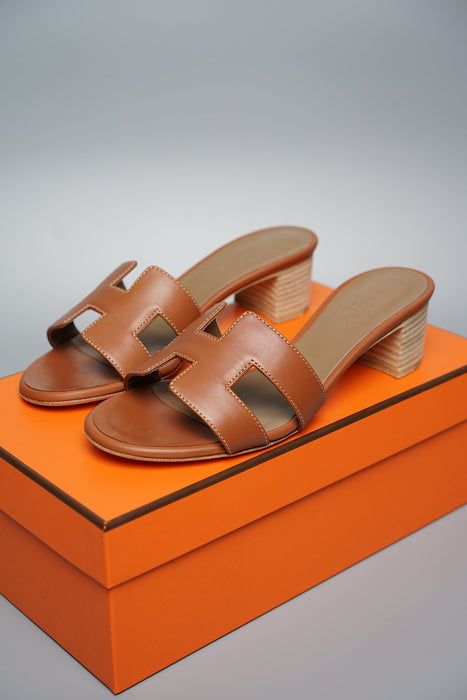 Hermes Oasis Sandals in Gold Size 35 (Brand New)