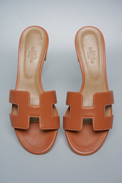 Hermes Oasis Sandals in Gold Size 35 (Brand New)