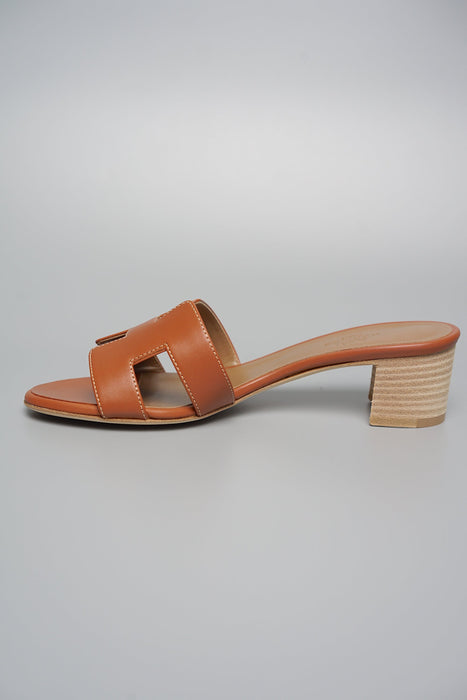 Hermes Oasis Sandals in Gold Size 35 (Brand New)