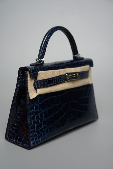 Hermes Kelly 20 in Blue Sapphire Shiny Alligator