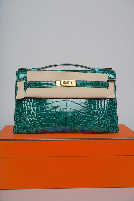 Hermes Kelly Pochette in Vert Emerald Shiny Alligator Ghw